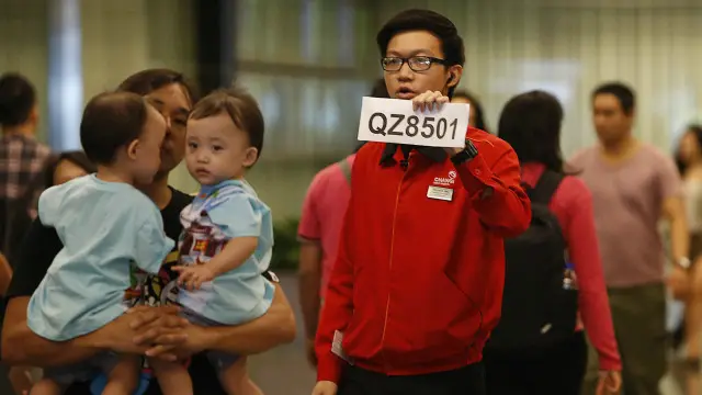 بدقسمتی سے ہم اس وقت مسافروں اور عملے کے بارے میں مزید معلومات نہیں دے سکتے۔ لیکن جونہی مزید معلومات فراہم ہوئیں، ہم آپ تک پہنچا دیں گے: ایئر ایشیا