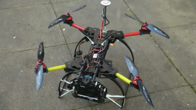 یک کوادکوپتر