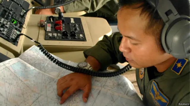 Sinyal darurat pesawat AirAsia QZ 8501 belum bisa ditangkap Badan SAR Nasional.