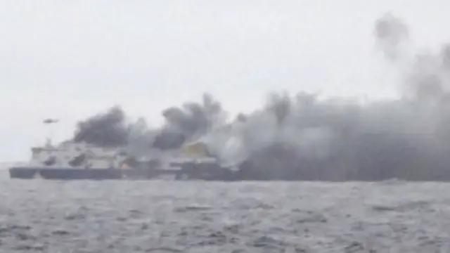 141228_greece_ferry_fire