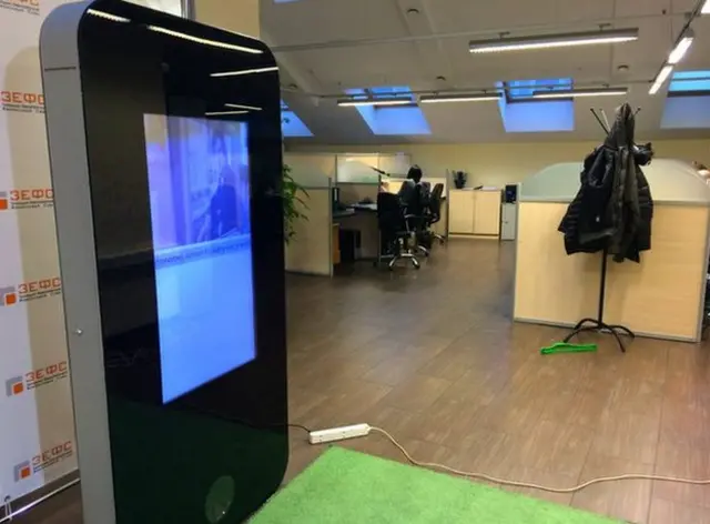 پس از آن‌که تیم کوک مدیرعامل اپل اعلام کرد که همجنسگراست، یک ماکت غول‌پیکر آی‌فون از مرکز سن‌پترزبورگ جمع‌آوری شد