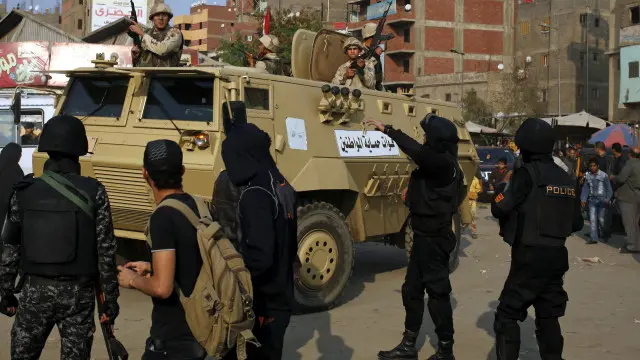 حظرت الحكومة المصرية جماعة الإخوان المسلمين قبل نحو عام