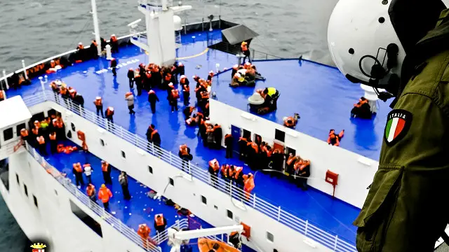 مشکل موسمی حالات میں بھی امدادی کارروائیاں جاری ہیں