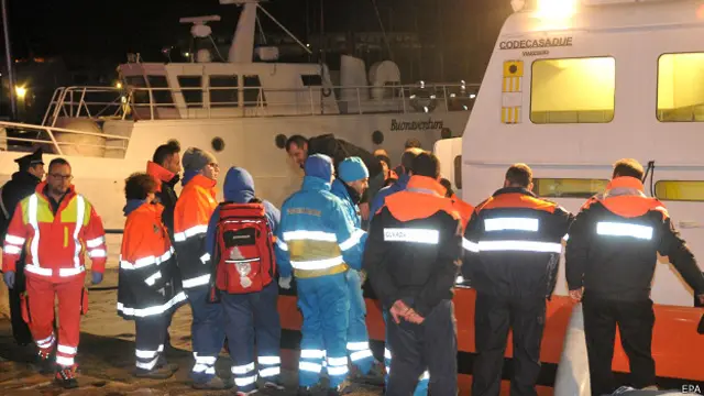 اونچی لہروں اور تیز ہواؤں کے باوجود امدادی کارروائیاں جاری ہیں