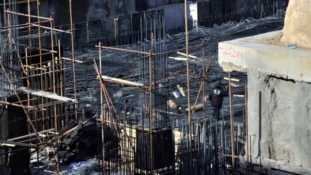 俯瞰清华附中体育馆工地脚手架坍塌事故现场（新华社图片29/12/2014）