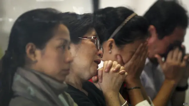 Родственники пассажиров и членов экипажа AirAsia