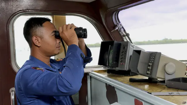 امدادی ٹیمیں بحیرۂ جاوا پہنچی ہیں جہاں خدشہ ہے کہ جہاز حادثے کا شکار ہو کر ڈوبا ہے