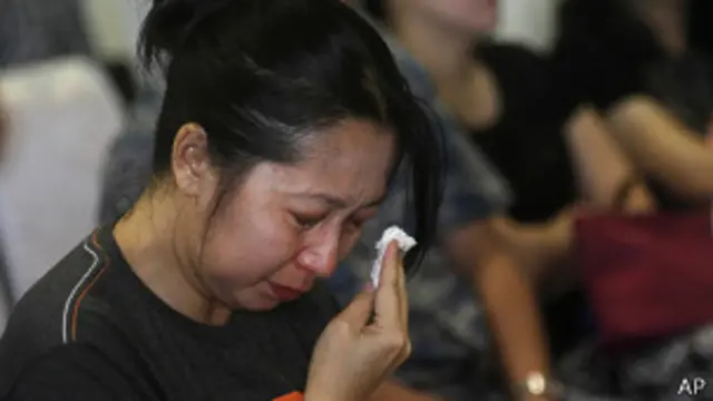 Air Asia ha instalado un centro de atención a los familiares en Surabaya.