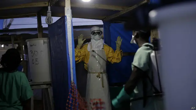 Pekerja kesehatan akan menjadi sasaran utama uji coba vaksin Ebola