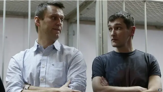 Aleksey (solda) və Oleq Navanının məhkəməsi ertələnmişdir.