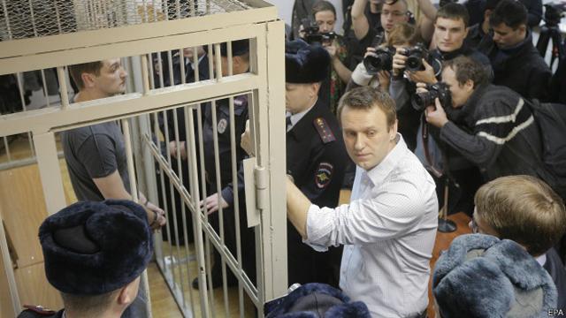 Олег Навальный в клетке