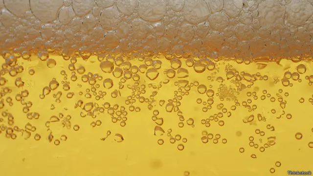 Пивная пена крупным планом