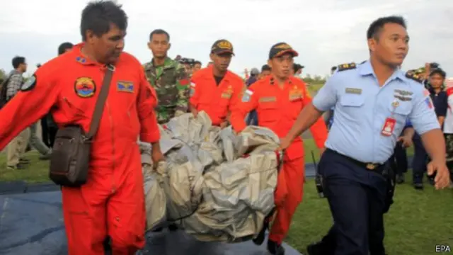 Basarnas masih melanjutkan pencarian di perairan dekat Kalimantan.