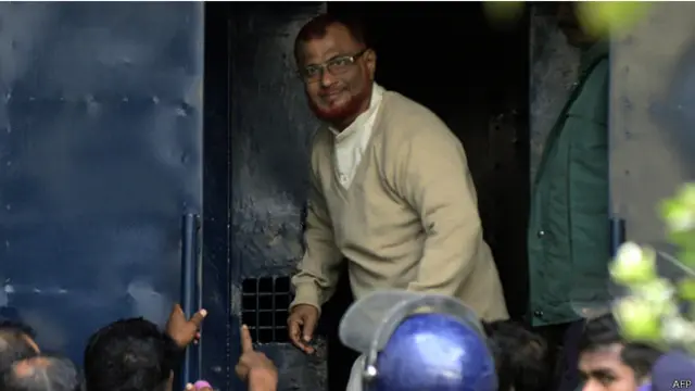 ازهر الاسلام عقب النطق بقرار الحكم