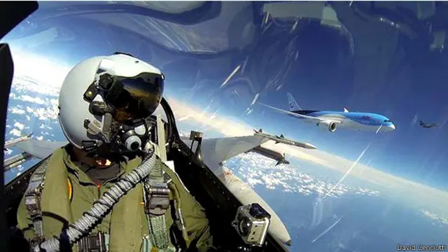 लड़ाकू विमान से सेल्फ़ी