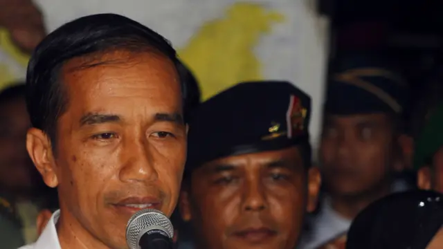 انڈونیشا کے صدر جوکو ویڈوڈو نے امدادی ٹیموں سے کہا ہے کہ وہ اپنی توجہ لاپتہ ہونے والے مسافروں اور عملے کو تلاش کرنے پر مرکوز رکھیں۔