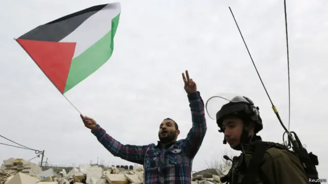 طالب مشروع القرار بالتوصل لاتفاق شامل بين الفلسطينيين وإسرائيل خلال عام.