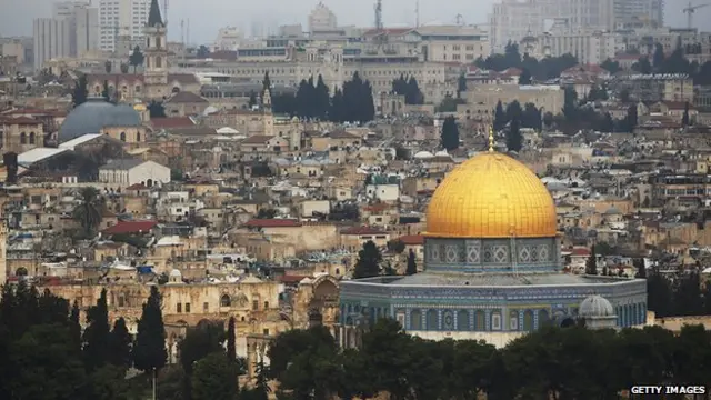 يطالب الفلسطينيون بانسحاب إسرائيل من الأراضي التي احتلتها عام 1967 بما فيها القدس الشرقية.