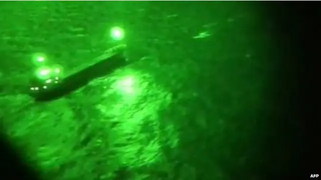 صورة مأخذوة من فيديو صوره الجيش الإيطالي ويظهر السفينة بلو سكاي إم وهي في البحر المتوسط.
