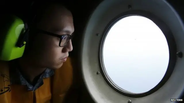 Tim pencari pesawat hilang Air Asia terhambat cuaca buruk