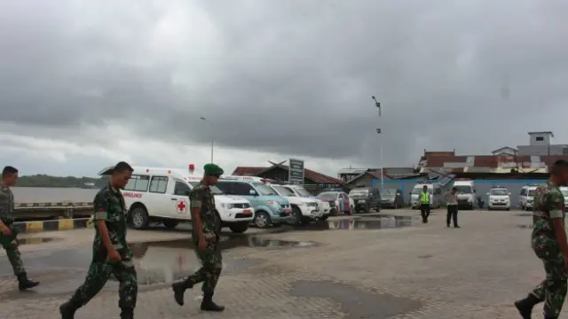 Puluhan ambulan telah disiapkan di Pelabuhan Muara Sungai Kumai, Pangkalan Bun
