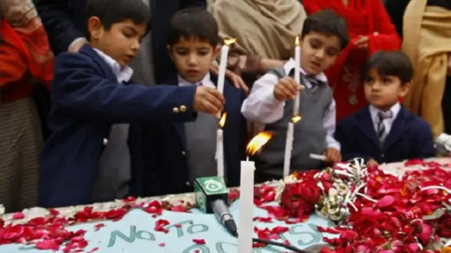 سب سے اچھی بات یہ ہے کہ علم کی روشنی کی لوڈ شیڈنگ نہیں ہوسکتی، نہ ہی اس کا بل آتا ہے اور یہ روشنی بانٹنے سے کم نہیں ہوتی بلکہ بڑھتی ہی چلی جاتی ہے