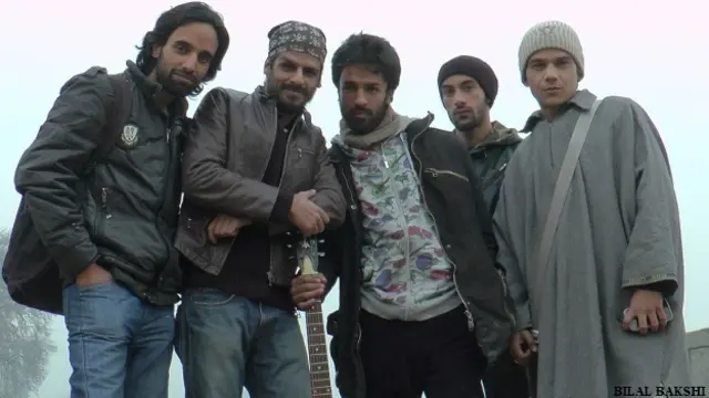 कश्मीरी सिनेमा 'कश्मीर चलो' से जुड़ी टीम.