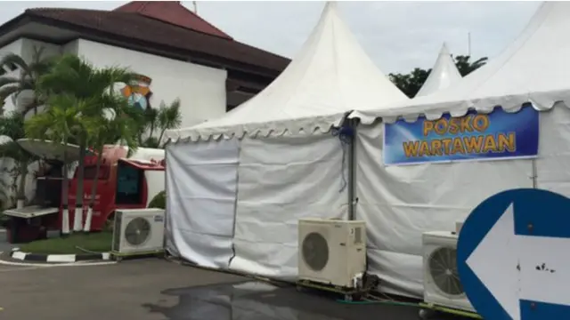 印尼泗水机场设立的提取遇难者亲属DNA的帐篷。