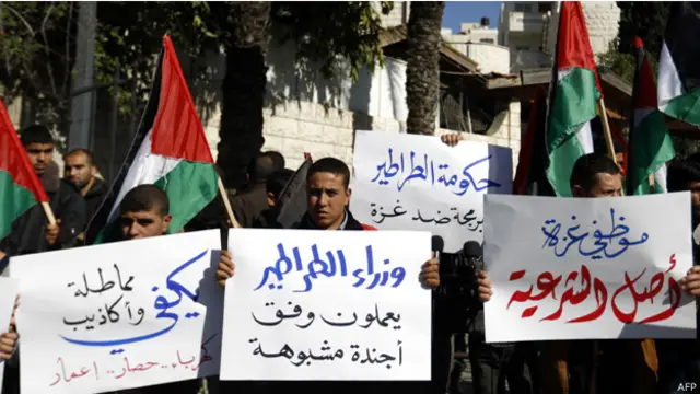 لم يتلق موظفو غزة أي رواتب من حكومة الوفاق سوى "دفعة مالية" تم صرفها عبر وزارة الشؤون الاجتماعية للموظفين المدنيين