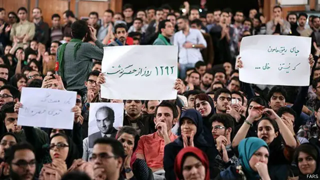 دانشجویان هوادار حسن روحانی از او میخواهند به وعده خود برای آزادی زندانیان سیاسی و رفع حصر عمل کند