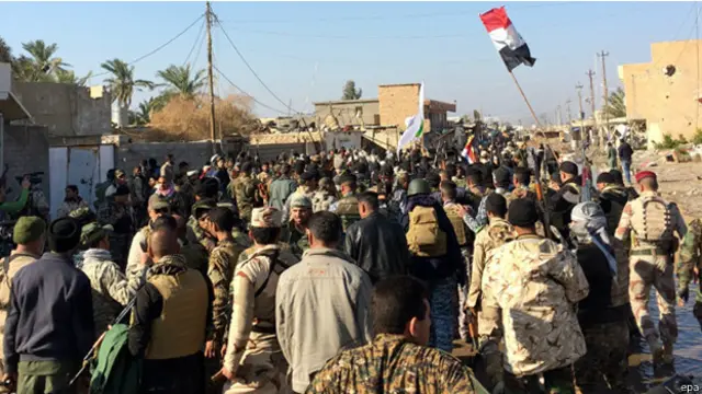 قوات الجيش العراقي والميليشيات السيعية المساندة له في الضلوعية بمحافظة صلاح الدين