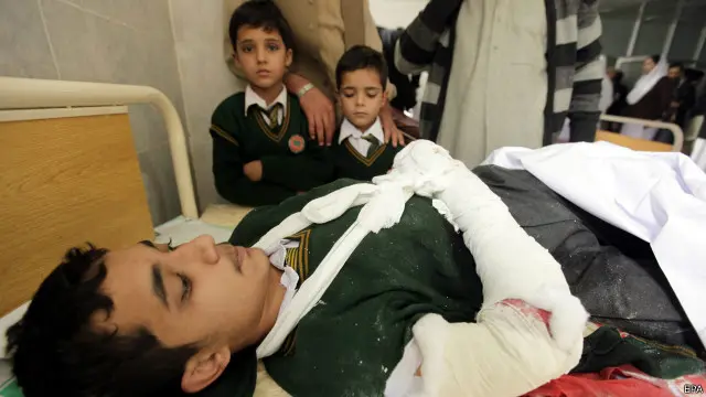 سانحے کو اپنی آنکھ سے دیکھنے والے بچوں کا علاج کرنے کے لیے تربیت یافتہ عملے کی شدید کمی ہے