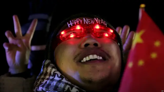 چین میں بھی نئے سال کو خوش آمدید کہنے لیے لوگ لاکھوں کی تعداد میں نکلے۔