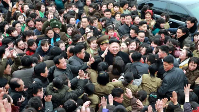 اطاعت و ستایش از رهبری وظیفه تمامی شهروندان کره شمالی است