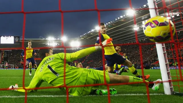 Kekalahan telak 0-2 Arsenal dari tim tuan rumah Southampton tidak terlepas dari blunder kiper Szcesny.