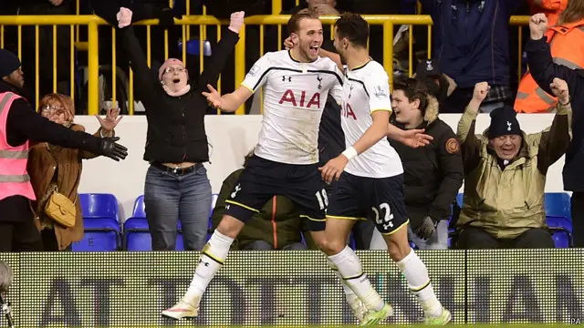 Harry Kane mencetak dua gol yang membuat moral pemain Tottenham makin naik.
