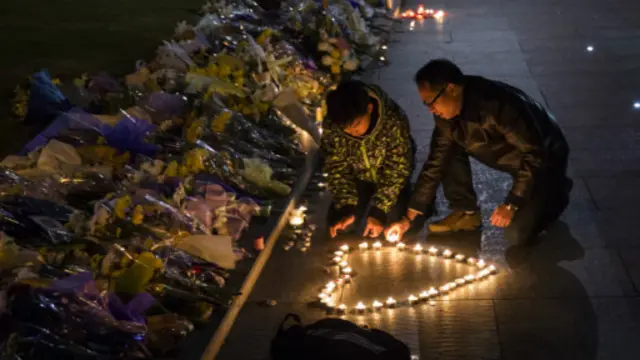 Sebanyak 36 orang tewas dan 49 cedera akibat terinjak-injak pada perayaan Tahun Baru di Shanghai.