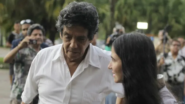 Bà Yoani Sanchez và chồng, ông Reinaldo Escobar, điều hành một trang mạng đối lập tại Havana