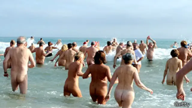 El nudismo promueve los beneficios de realizar actividades desnudos. Christiane Lecocq fue una de las fundadoras del movimiento.