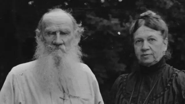 Лев Толстой с супругой