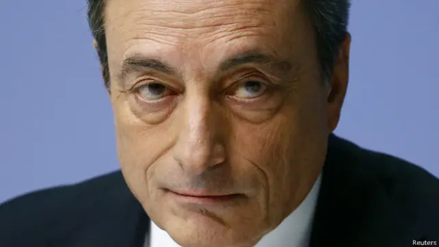 欧洲央行行长吉拉德再次暗示可能很快启动量化宽松政策后，欧元跌至4年半最低。