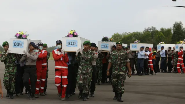 په الوتکه کې له عملې سره ۱۶۲ کسان سپاره وو