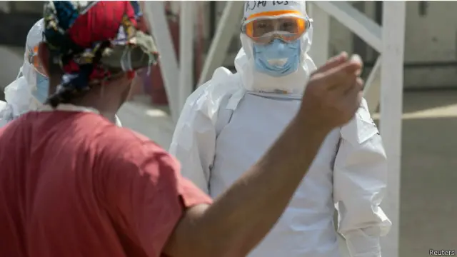 Вакцину випробують і на медиках