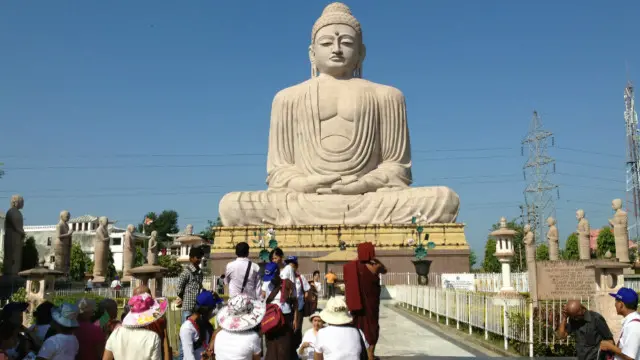 बुद्ध धर्म सम्बन्धी महत्वपूर्ण स्थानमध्ये बोधगया, सारथान र कुशीनगर भारतमा पर्छ