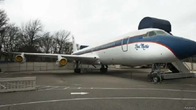 اشترى بريسلي الطائرتين قبل وفاته بعامين فقط