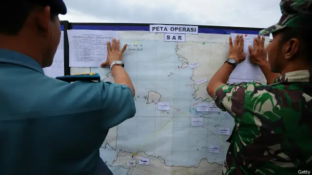 حکام کے مطابق ممکنہ طور پر QZ8501 خراب موسم میں گھر کر حادثے کا شکار ہوئی