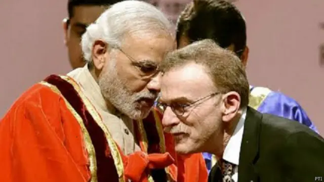 سائنس کانفرنس میں شامل دو ’ماہرین‘ کیپٹن آنند جے بوڈاس اور اميا جادھو 