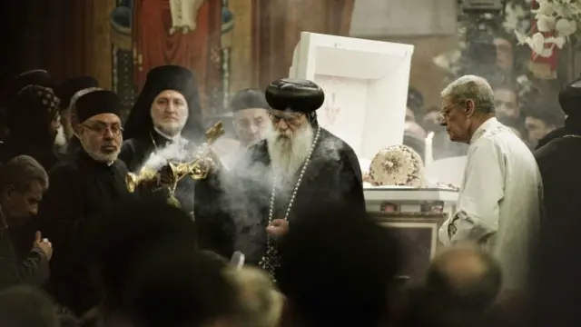 سرت میں بہت سے مصری قبطی عیسائی آباد ہیں جو تعمیرات کے شعبے میں کام کرتے ہیں