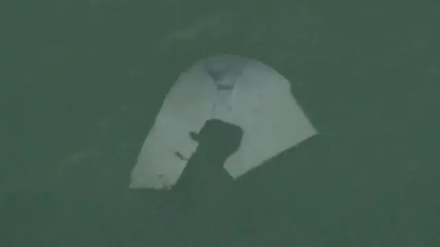 Vật thể được cho là của AirAsia QZ8501 trôi nổi trên biển