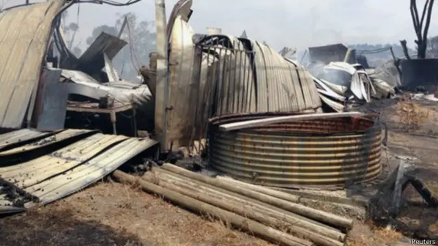 اطلاعات کے مطابق کم از کم 30 گھر آگ میں تباہ ہو چکے ہیں